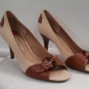 Etienne Aigner VINTAGE Celt Two-Tone Peep Toe Pumps w/ Tortoise Buckle Size 5.5